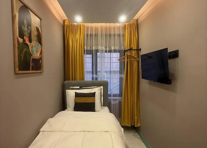 Апартаменты Cozy Near Taksim Metro Station